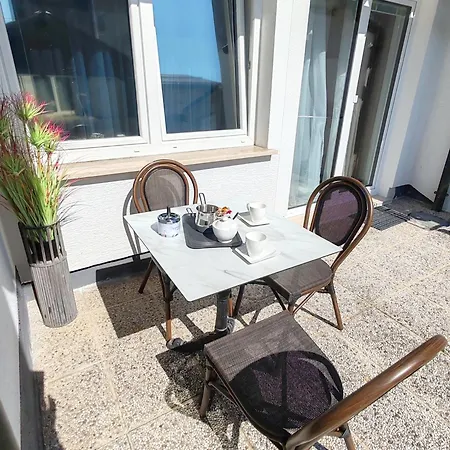 Lucky Center Apartment *