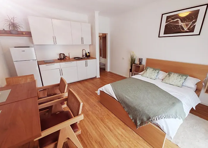 Lucky Center Apartment *