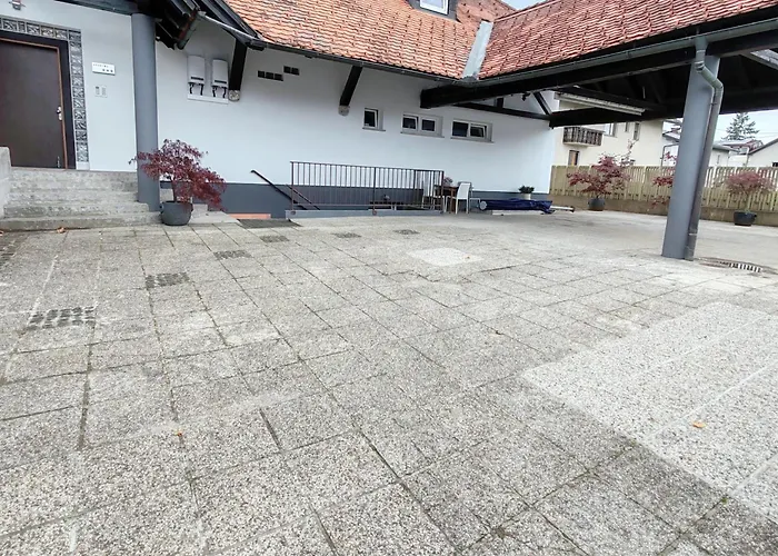 Lucky Center 公寓 *